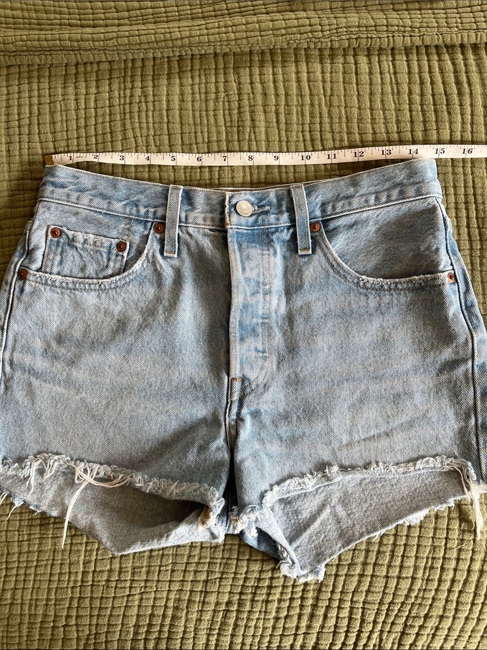 Levi’s light wash denim shorts 4
